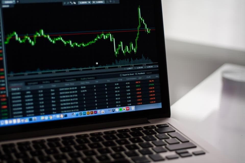 Earn money online with Seven Dollar Click, coins and laptop income